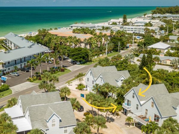 Holmes Beach Vacation Rental Towhome Sleeps Six Guests