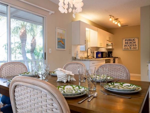 Holmes Beach Vacation Rental Towhome Sleeps Six Guests