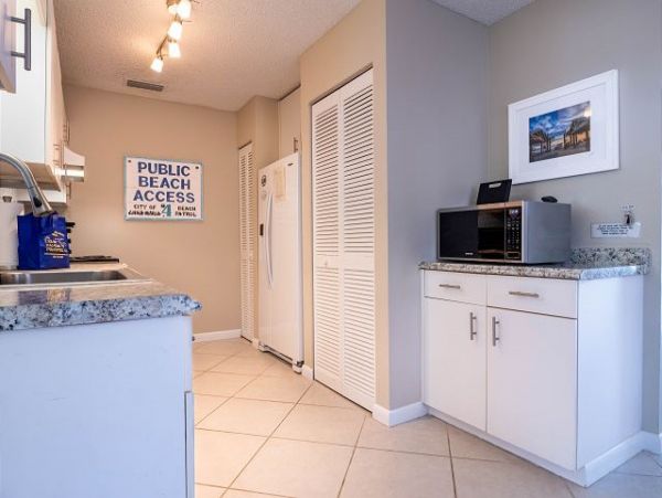 Holmes Beach Vacation Rental Towhome Sleeps Six Guests
