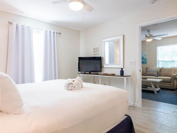 Holmes Beach Vacation Rental Towhome Sleeps Six Guests