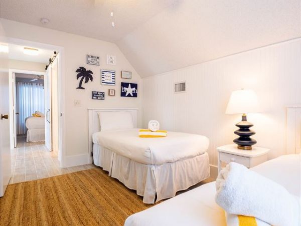 Holmes Beach Vacation Rental Towhome Sleeps Six Guests