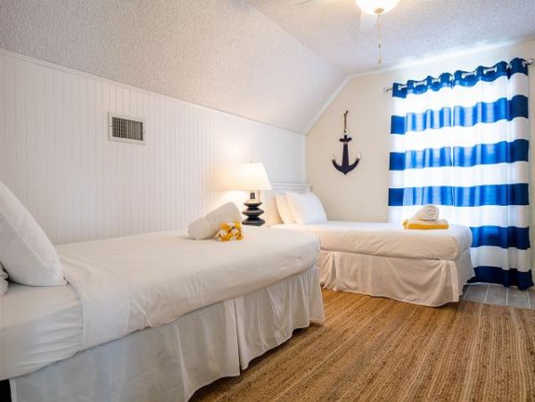 Holmes Beach Vacation Rental Towhome Sleeps Six Guests