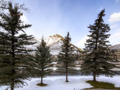Stunning 2 Bedroom Condo in Vail with Large Private Deck