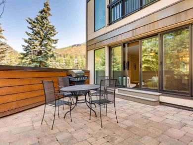 Stunning 2 Bedroom Condo in Vail with Large Private Deck