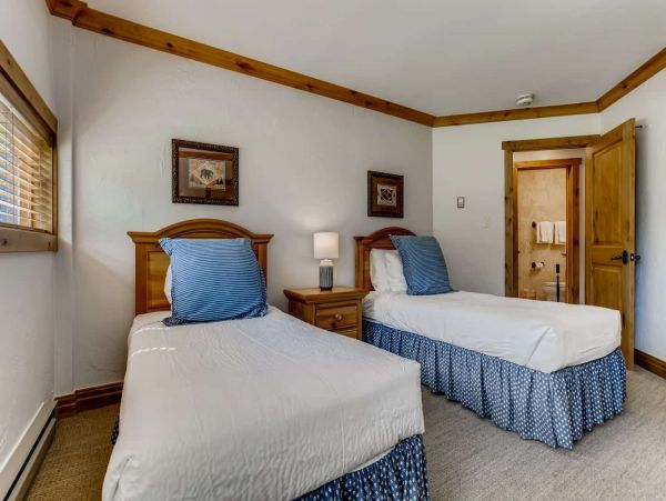 Vail Vacation Condo Sleeps Six Guests
