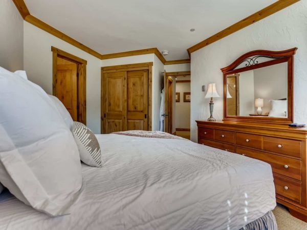 Vail Vacation Condo Sleeps Six Guests