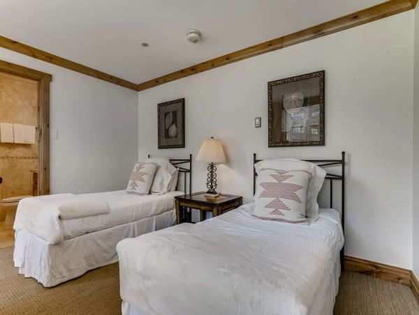 Vail Vacation Condo Sleeps Six Guests