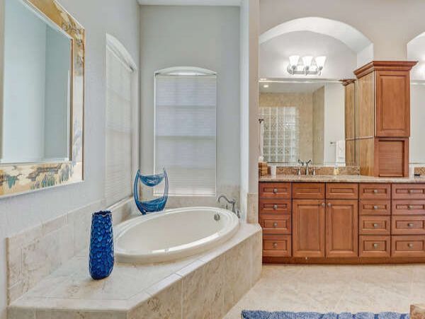 Cape Coral Luxury Vacation Rental Sleeps Six Guests