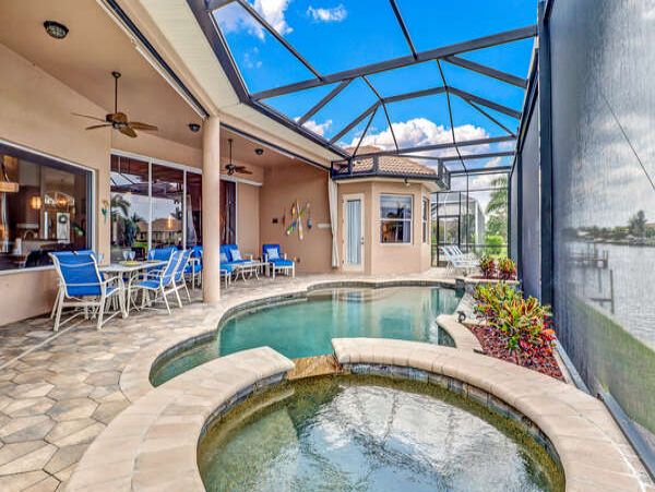 Cape Coral Luxury Vacation Rental Sleeps Six Guests