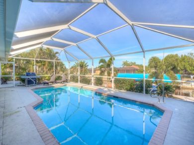 Canal Front 3 Bedrooms Vacation Home Sleeps 6 Guests