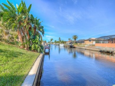 Canal Front 3 Bedrooms Vacation Home Sleeps 6 Guests