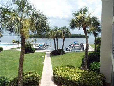 Longboat Key Walk to Beach 2 Bedroom Condo