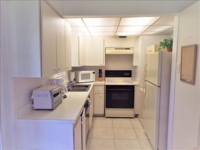 Longboat Key Walk to Beach 2 Bedroom Condo