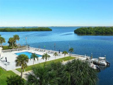 Longboat Key Walk to Beach 2 Bedroom Condo