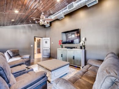 Scottsdale Vacation Home Sleeps Twenty Guests
