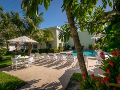 Charming Vacation Rental on Holmes Beach. Call Today.