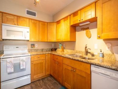 Charming Vacation Rental on Holmes Beach. Call Today.