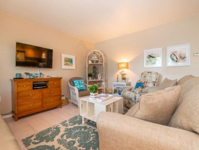 Charming Vacation Rental on Holmes Beach. Call Today.