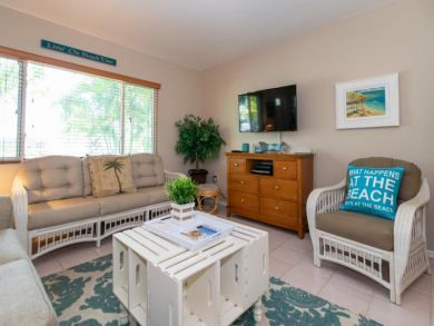 Charming Vacation Rental on Holmes Beach. Call Today.