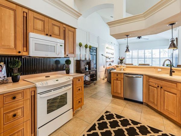 Marco Island Luxury Waterfront Vacation Rental  Private Pool, Spa & 4 Bedrooms