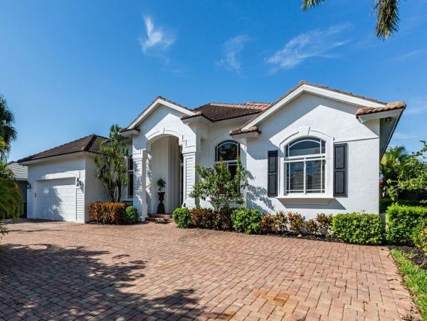 Marco Island Luxury Waterfront Vacation Rental  Private Pool, Spa & 4 Bedrooms