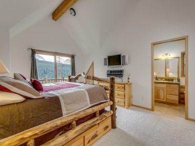 Luxury Two Bedroom Mountain View Home in Breckenridge