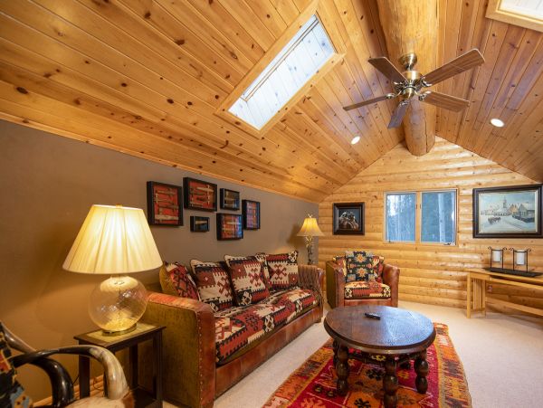 Five Bedroom Mountain View Home in Breckenridge Sleeps 14