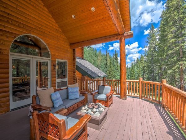Five Bedroom Mountain View Home in Breckenridge Sleeps 14