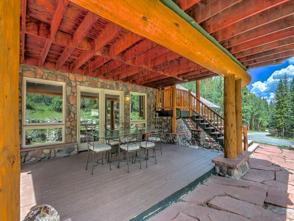 Five Bedroom Mountain View Home in Breckenridge Sleeps 14