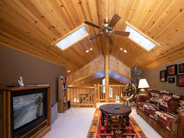 Five Bedroom Mountain View Home in Breckenridge Sleeps 14