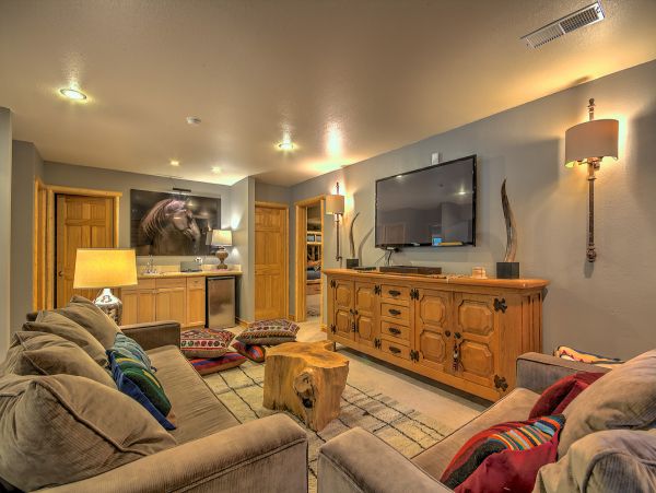 Five Bedroom Mountain View Home in Breckenridge Sleeps 14