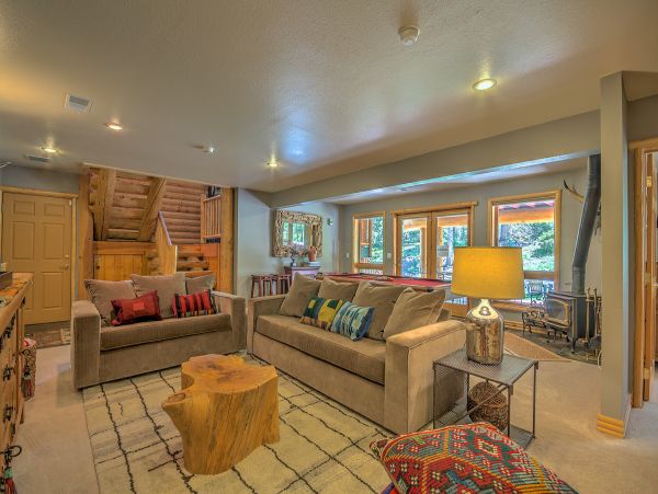Five Bedroom Mountain View Home in Breckenridge Sleeps 14