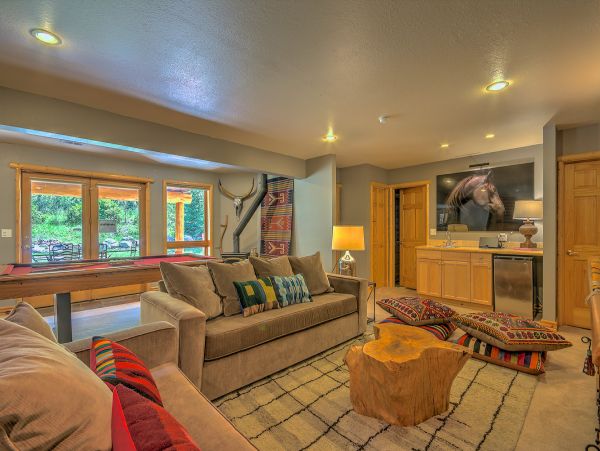 Five Bedroom Mountain View Home in Breckenridge Sleeps 14