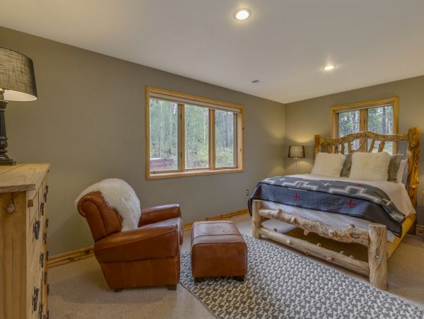 Five Bedroom Mountain View Home in Breckenridge Sleeps 14