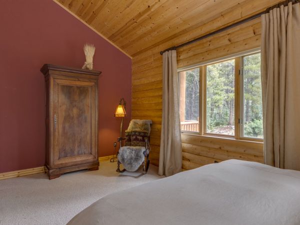 Five Bedroom Mountain View Home in Breckenridge Sleeps 14
