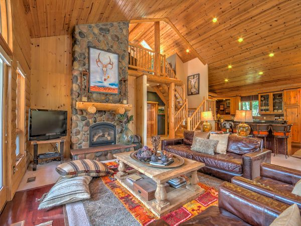 Five Bedroom Mountain View Home in Breckenridge Sleeps 14