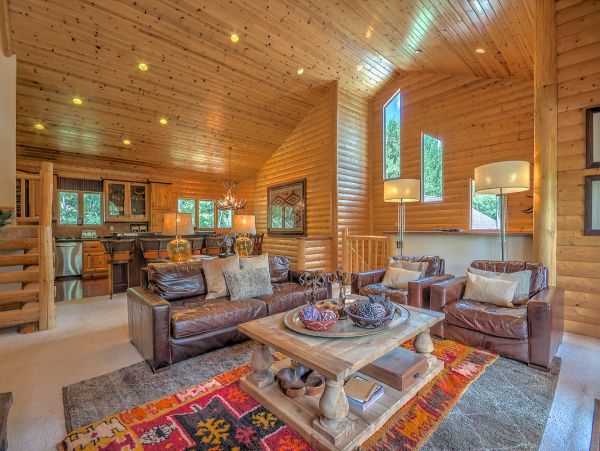 Five Bedroom Mountain View Home in Breckenridge Sleeps 14