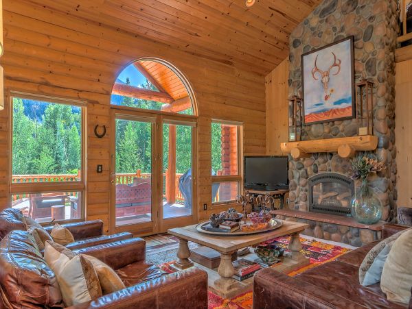 Five Bedroom Mountain View Home in Breckenridge Sleeps 14