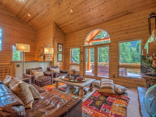 Five Bedroom Mountain View Home in Breckenridge Sleeps 14