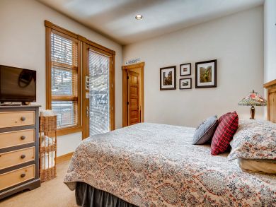 Breckenridge Luxury Vacation Home Sleeps Ten Guests