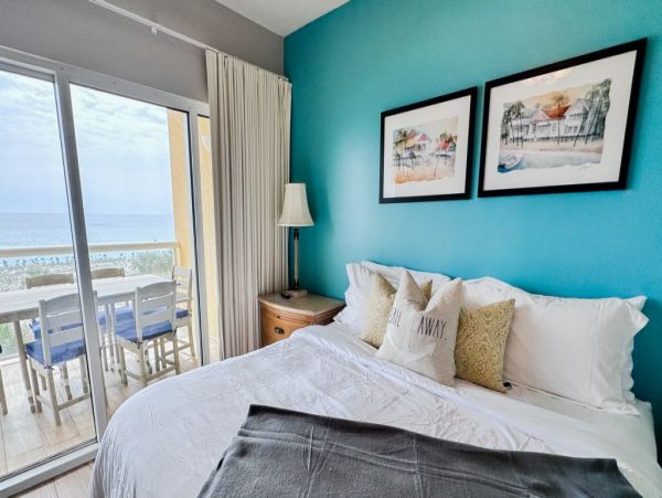 Pensacola Beach Vacation Accommodation on Beach