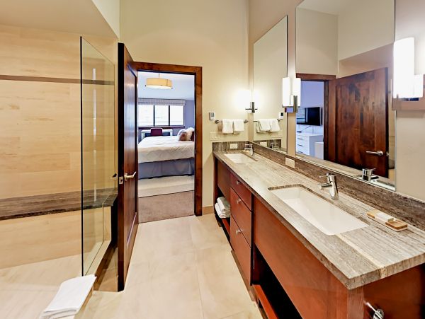 Avon Walk to Lift Three Bedroom Ski Condo