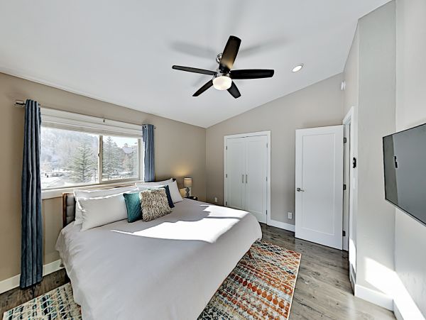 Three Bedroom Mountain View Rental Condo in Avon