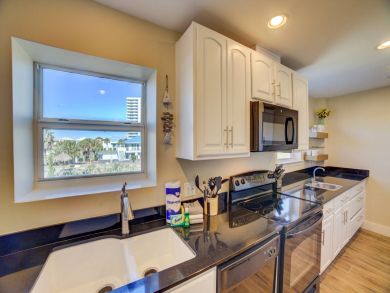 Beachside Three Bedroom Townhome in Pensacola Beach