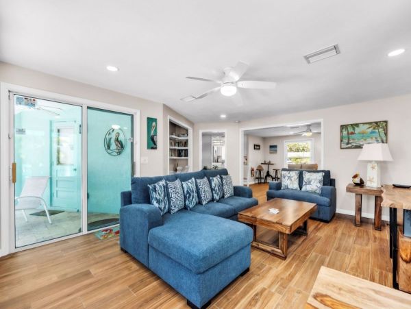 Holmes Beach Vacation Home Sleeps Six Short Walk to Beach and Bay