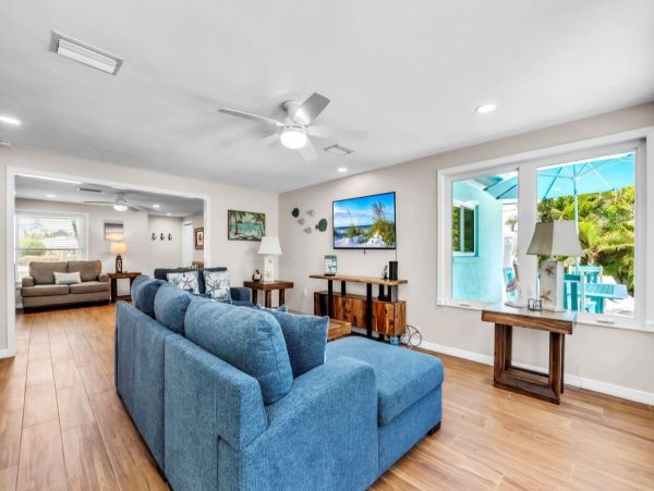 Holmes Beach Vacation Home Sleeps Six Short Walk to Beach and Bay