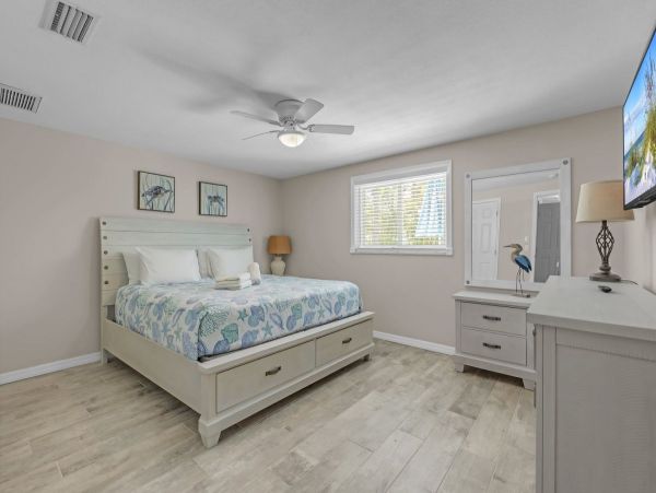 Holmes Beach Vacation Home Sleeps Six Short Walk to Beach and Bay