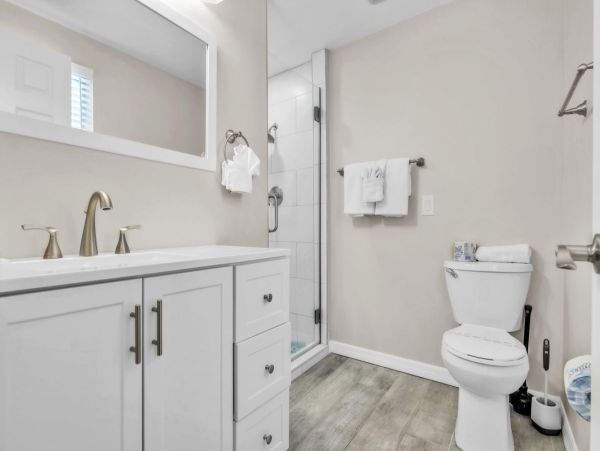 Holmes Beach Vacation Home Sleeps Six Short Walk to Beach and Bay