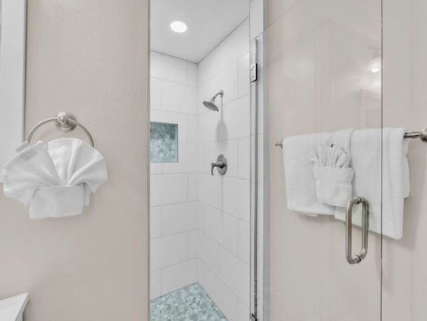 Holmes Beach Vacation Home Sleeps Six Short Walk to Beach and Bay
