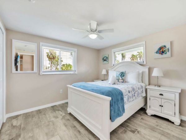 Holmes Beach Vacation Home Sleeps Six Short Walk to Beach and Bay